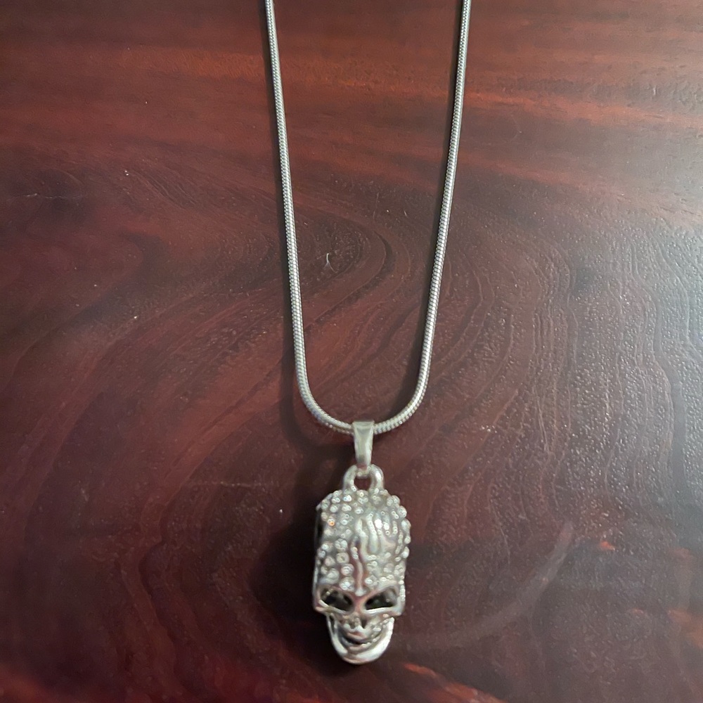 Skull diamond necklace